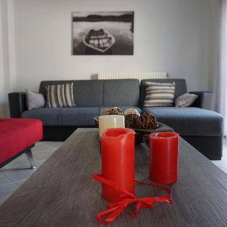 Seaside Family Apartment In Paralia Dionisiou מראה חיצוני תמונה